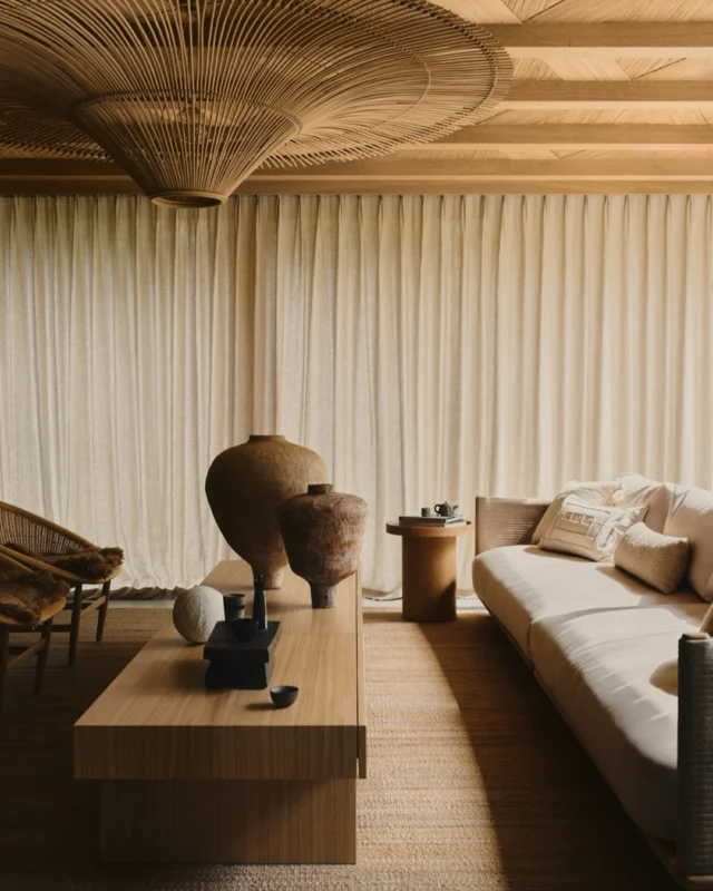 MA House - designed by @goszczdesign featured by @archdigestpolska in 03/2025 issue
.
Design: @goszczdesign 
Styling: @anna_salak_ 
Photos: @tomo_yarmush
2024 – Masuria, PL
.
#interiorphotographer #inspiringhomes #organicinteriors #balivibe #artandcraft